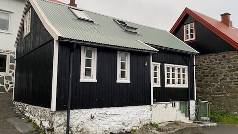 Gamli Fløttur- a special old family house in Gjógv