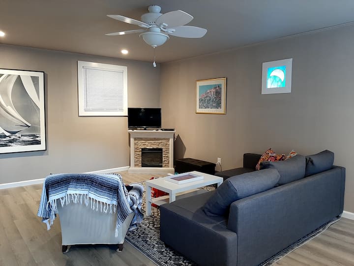Red Roof Rooster Retreat- Cozy 1 Bdrm Guesthouse - Franklin, NC