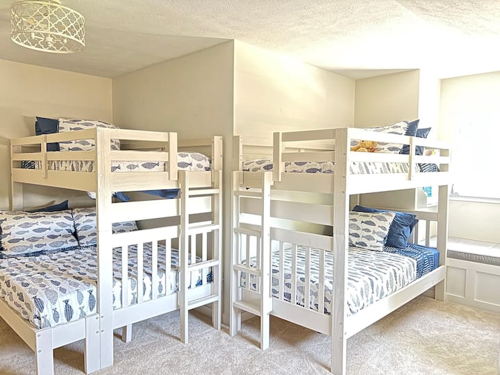 Etagenzimmer auf der oberen Etage - Zweibettzimmer über Voll- und Zweibettzimmer über zwei Etagenbetten
