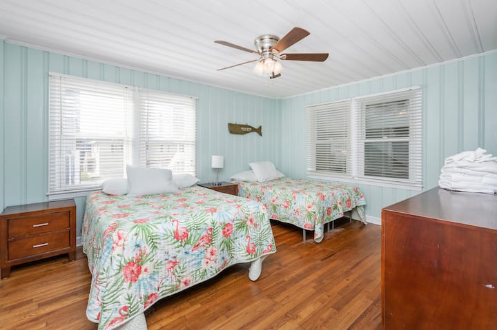 Bikini Bottom Fourth Bedroom (Two Fulls)