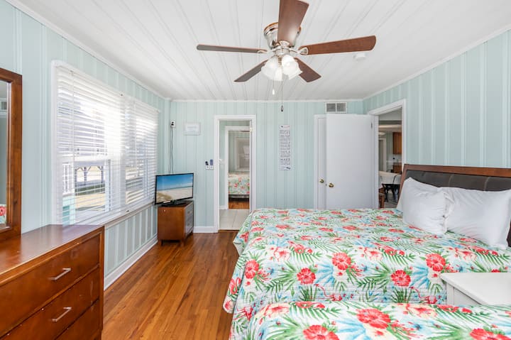 ห้องนอนที่ 3 ด้านล่างของบิกินี่ (2 ห้องเต็ม)