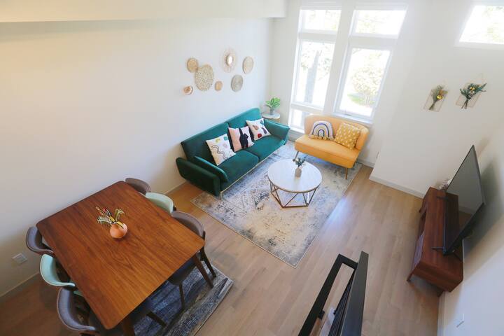 Walk to the zoo! Gorgeous rooftop view w/ parking gallery image 4