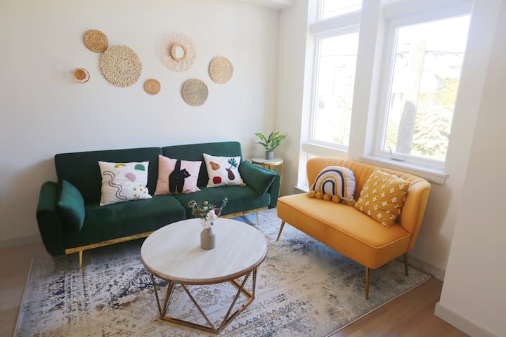 Walk to the zoo! Gorgeous rooftop view w/ parking