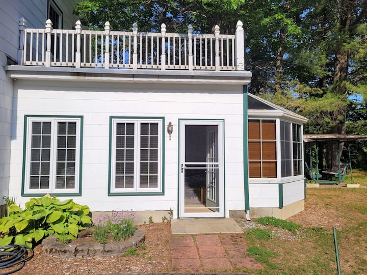 Comfy Waterfront Observatory Retreat w/fireplace Guest suites for