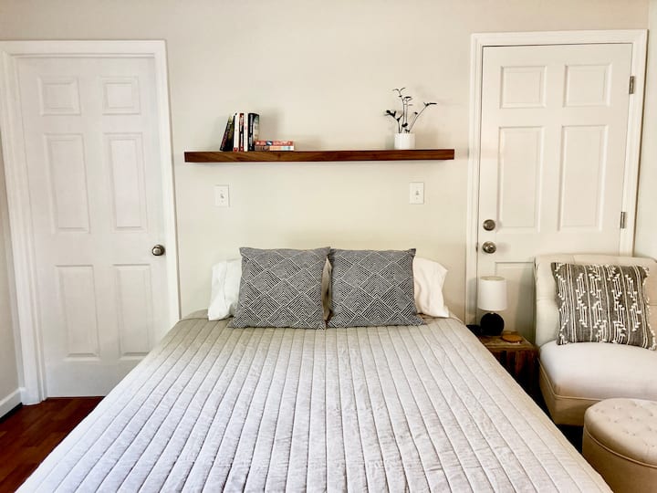 Cozy, peaceful suite in walkable West Asheville