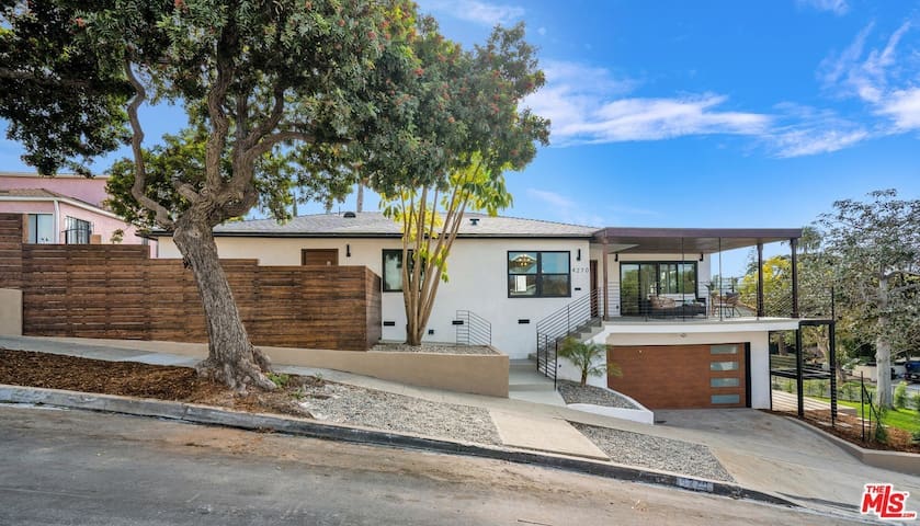 Bright & Open Home in View Heights-Windsor Hills