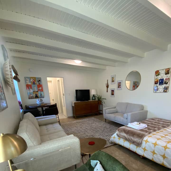 Retrotrek Bungalow
Private-fenced-cozy - Tucson, AZ