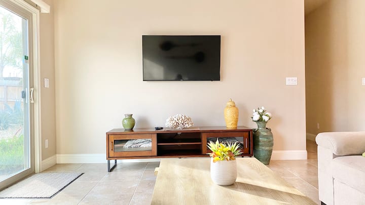 Gorgeous Four-bedroom Home In Visalia - Visalia, CA