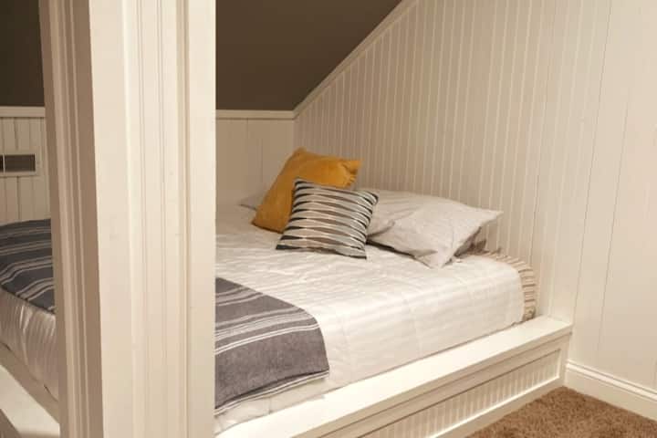 Alternative shot of one of the King beds