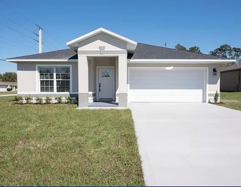 New home. Between Orlando/Daytona. Nocleaning fee!