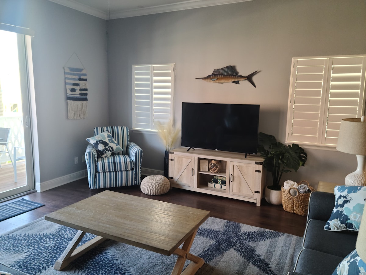 Top Airbnb: Beautifully remodeled townhouse with private spa in Indian Shores