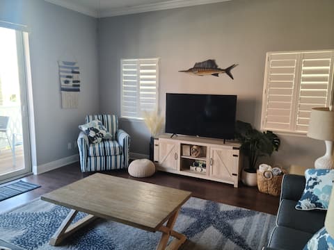 Top Airbnb: Beautifully remodeled townhouse with private spa in Indian Shores