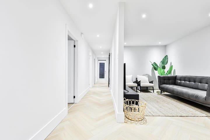 Monthly Stay + 1 Parking • Near Downtown - Montreal
