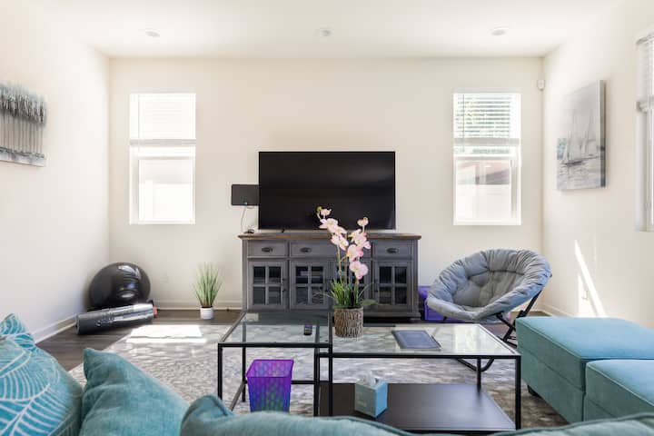North La Spacious Home • 5br/3ba - Los Ángeles, CA
