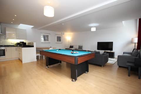 * HUGE WOW FACTOR CENTRAL CHELTENHAM ABODE *