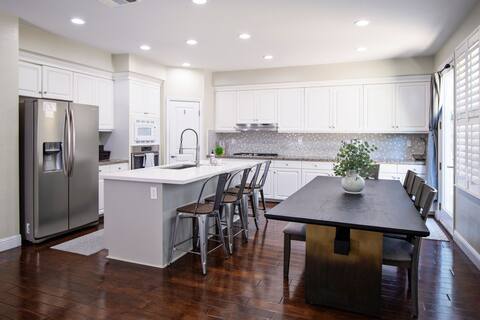 Spacious 5 Bedroom Home in Lodi Wine Country