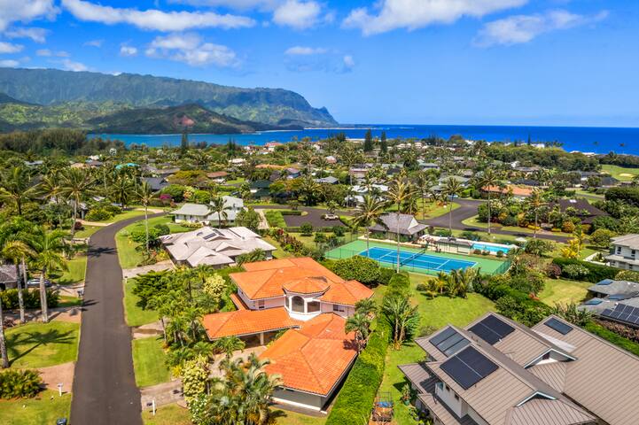 Sunset Palms! Pool, Tennis, A/C, Mins to Beach gallery image 2