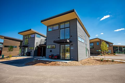 Mountain View Chalet - Sleeps 6/Hot tub/Pool/Gym