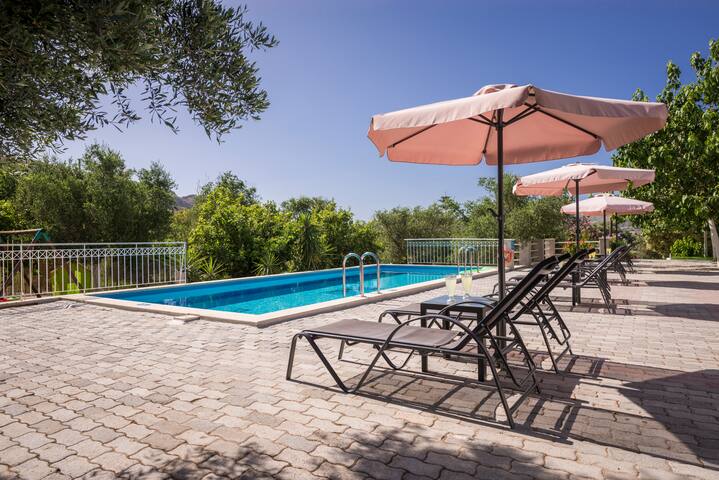 Villa Almyros with pool close to the beach gallery image 5