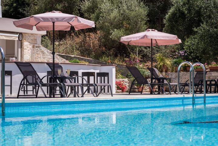 Villa Almyros with pool close to the beach gallery image 2