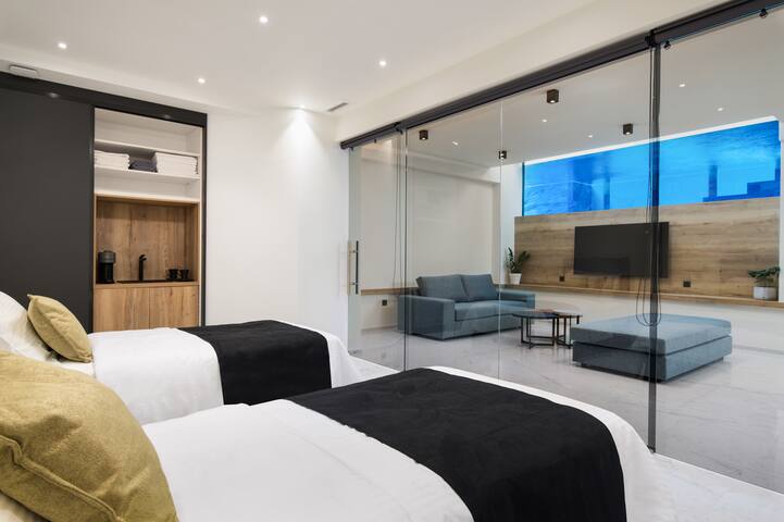 Paradise Hill Luxury Villa Heated Pool & Jacuzzi gallery image 2