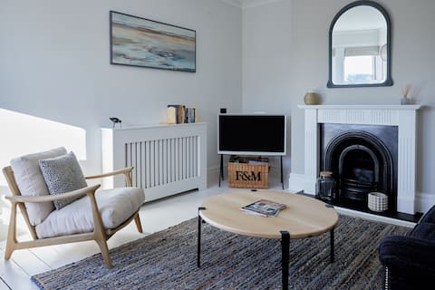 Popular Airbnb listing: Luxury Broadstairs home - sea views 3min to beach in Kent