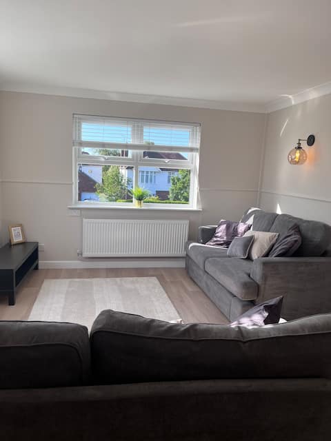 Spacious 2 bedroom apartment with free parking