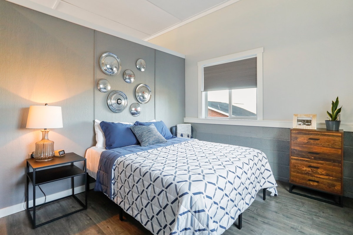 Bedroom 2 w/queen size memory foam mattress 