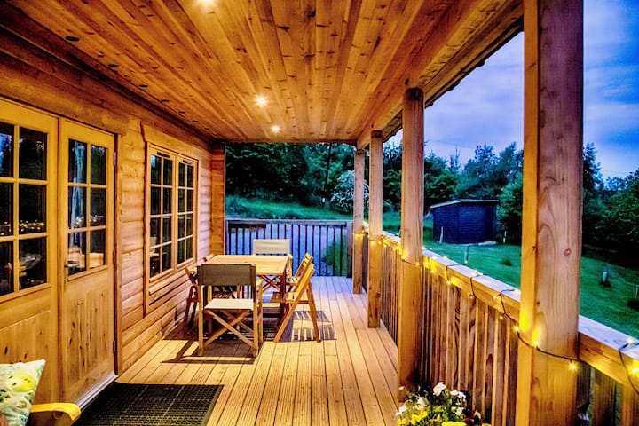 Alder Luxury Lodge; hot tub, Scottish Borders