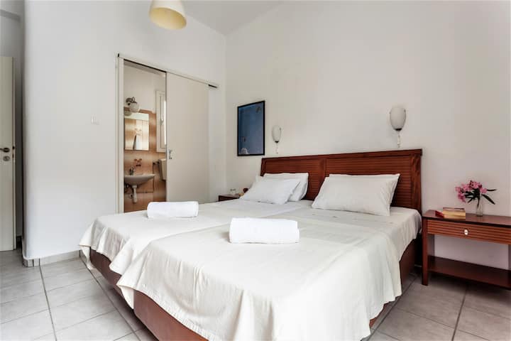Argo Pension With Window - Skiathos