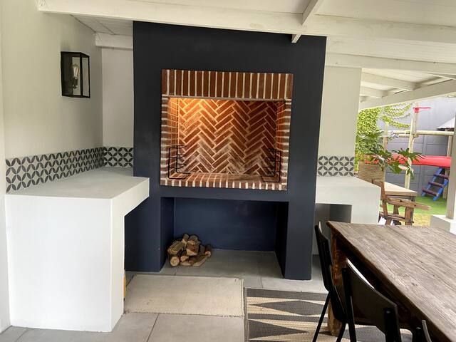 Lynfrae home with relaxed living & pool gallery image 2