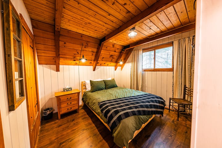 Bedroom Two, someone more creative will have to name it for us. Queen Bed with Nectar Mattress- Most firm sleeping.