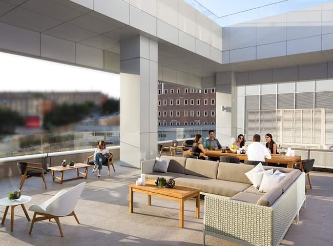 Penthouse | 2 BR | Housekeeping | Gym | Pool gallery image 2