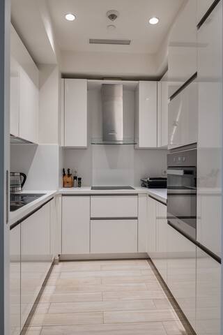 Penthouse | 2 BR | Housekeeping | Gym | Pool gallery image 4