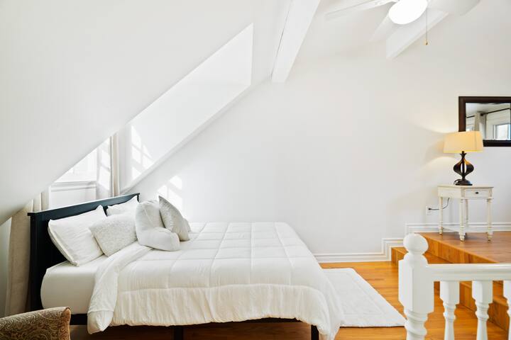 Private Malibu Cottage, Heated Pool, Sauna, Gym gallery image 5