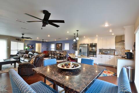 Home with 5 king beds near ACU,HSU,McMurry, Dwntwn