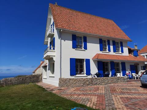 Large beachfront villa - unique location!