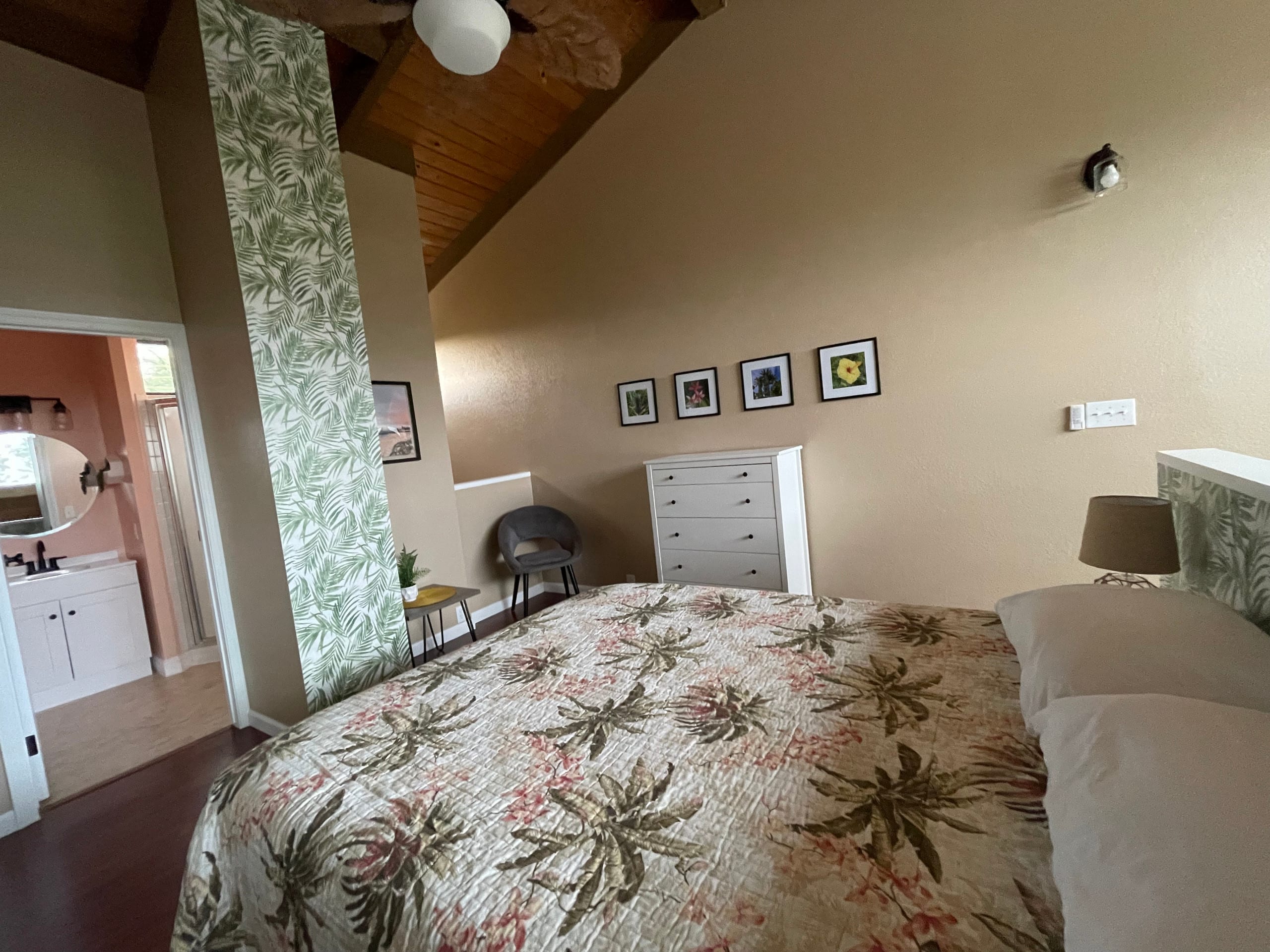 Condo in Kailua-Kona · ★4.89 · 2 bedrooms · 2 beds · 2 baths - Image 4