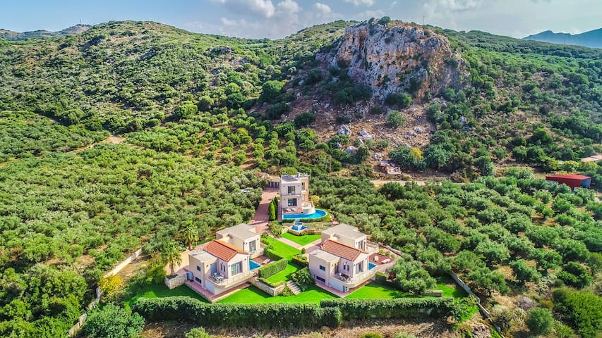 Amazing Sea View -Pool-Complex up to 21 guests.