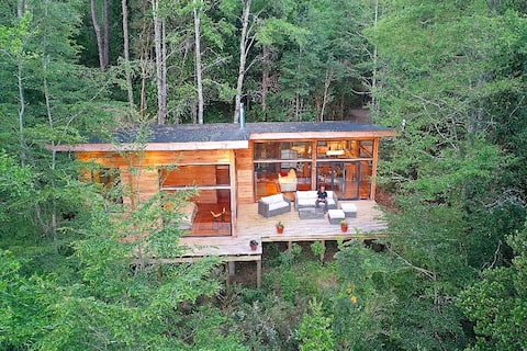 Valhalla - High-level cabin with volcano views