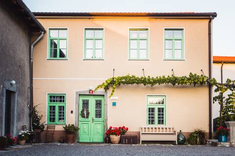BELAKAPA Authentic house / garden and free parking
