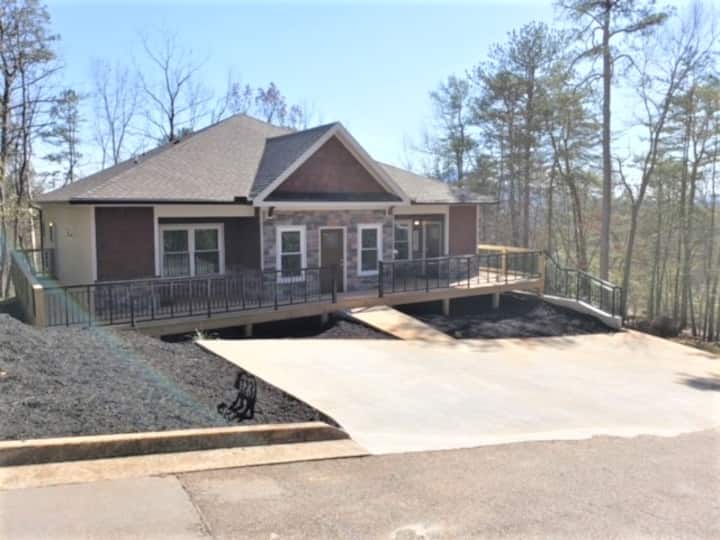 Stunning new chic chalet Munich King Suite Apartments for Rent in