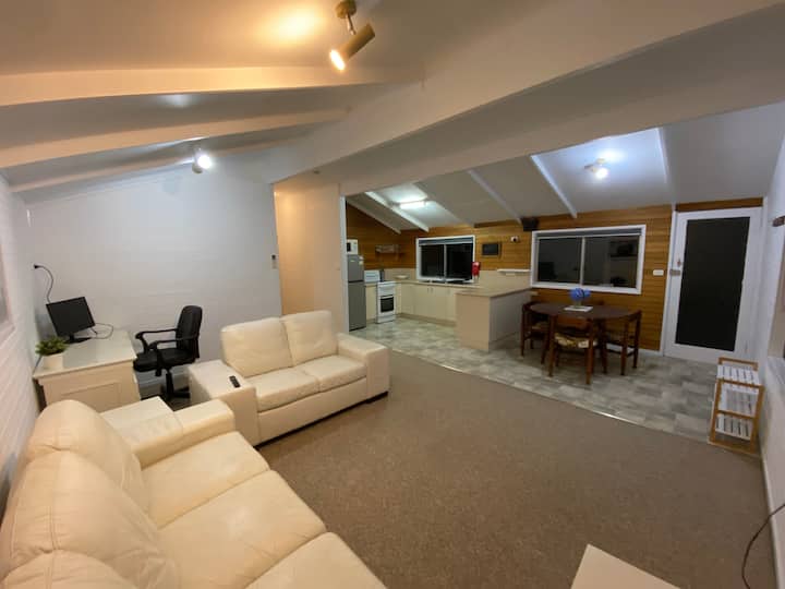 Mount Beauty Cosy Cube Chalet - Alpine National Park