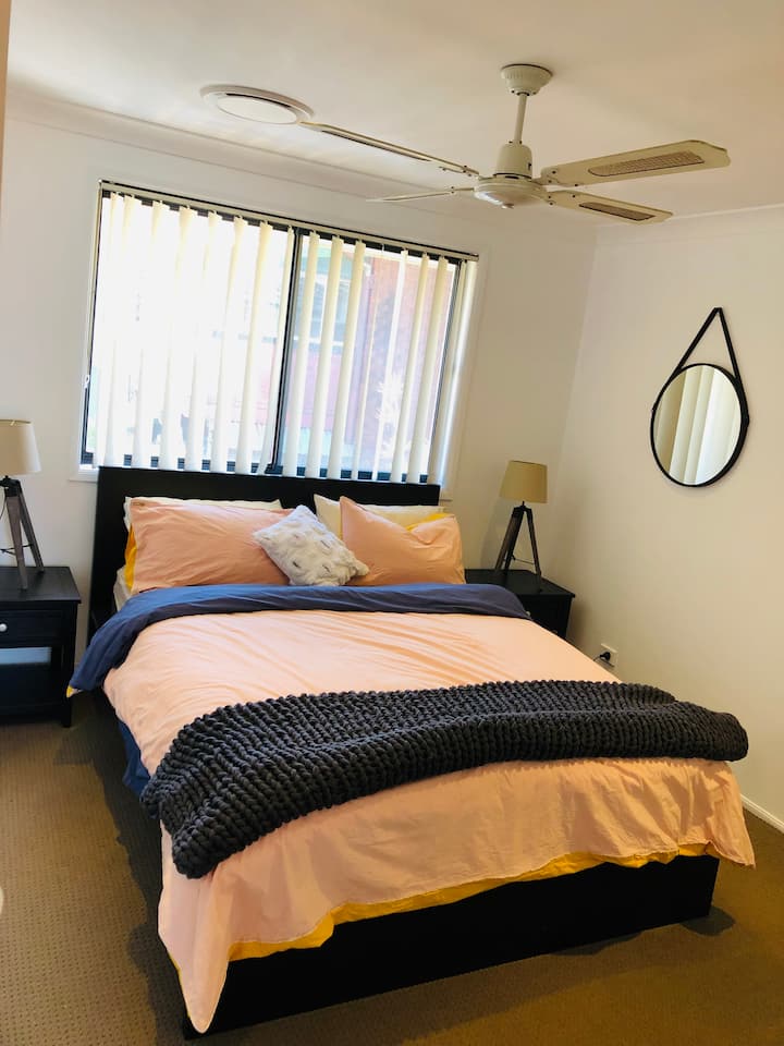 Dormitorio con armario