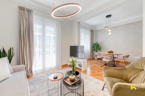 Top performing Airbnb: Contemporary 2-BDR APT near Kalimarmaro & Alsos! in ΠΑΓΚΡΑΤΙ Ι