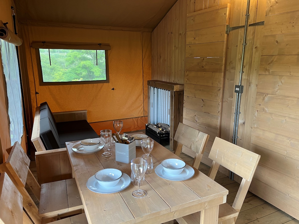 Successful Airbnb property: Fox Hole Den (Safari Tent) in Holme Valley