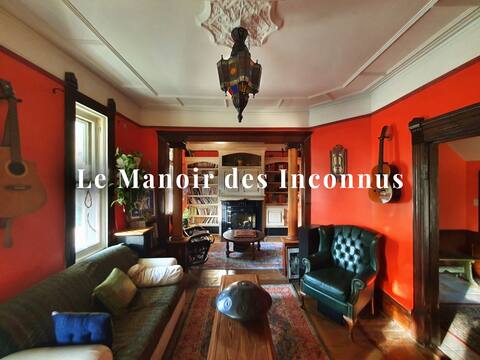 1898 Victorian Manor with Spa (5 acres)