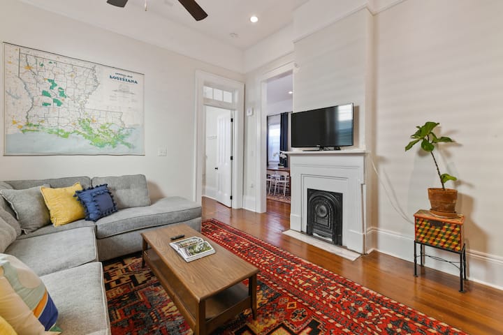 The Big Blue Bungalow 
-Huge House 
3 Bed  2 Bath - 新奧爾良