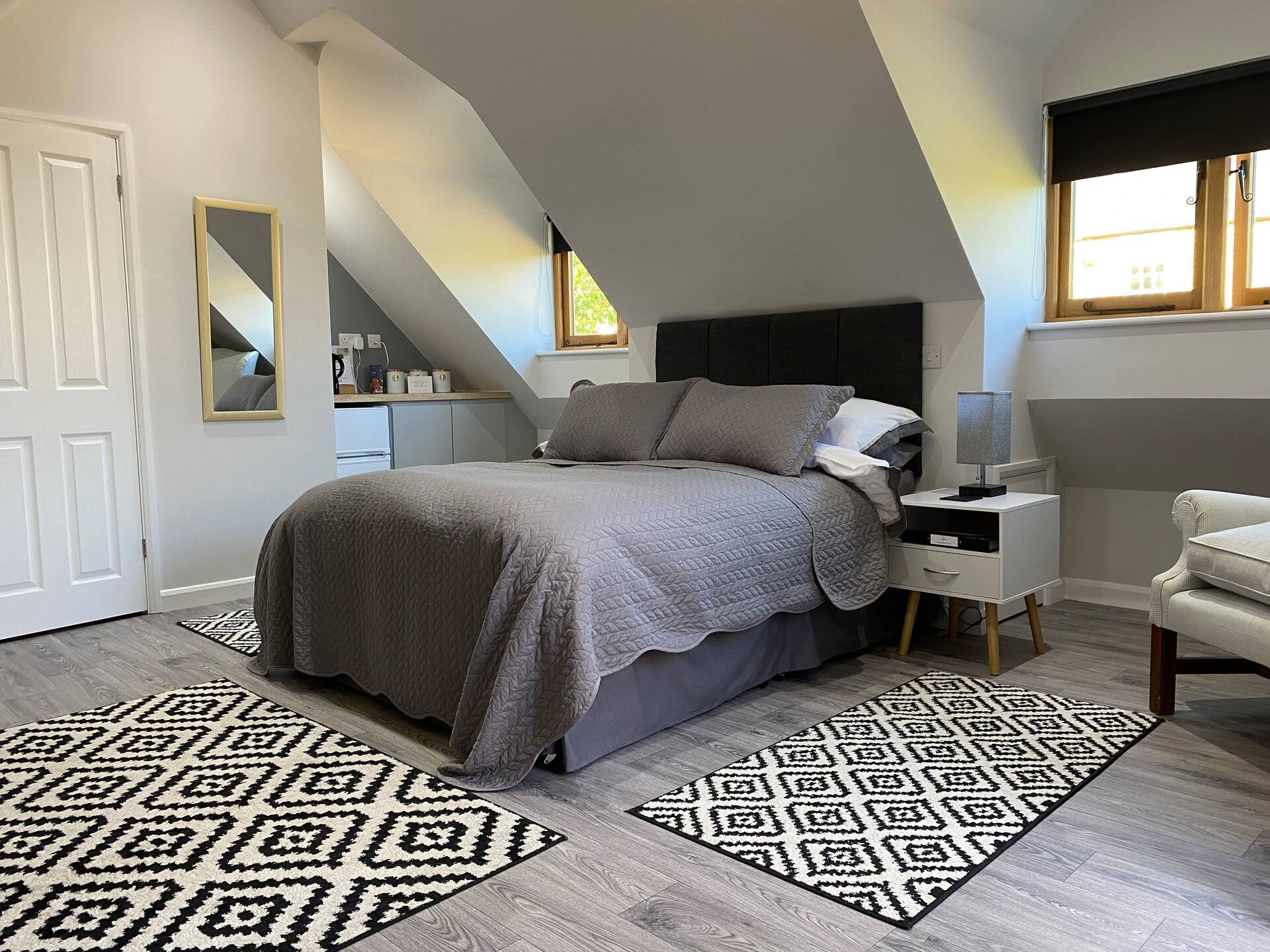 One bed ensuite Studio/Apartment with free parking