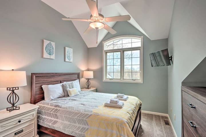 Bedroom 2 with Smart TV
2nd floor